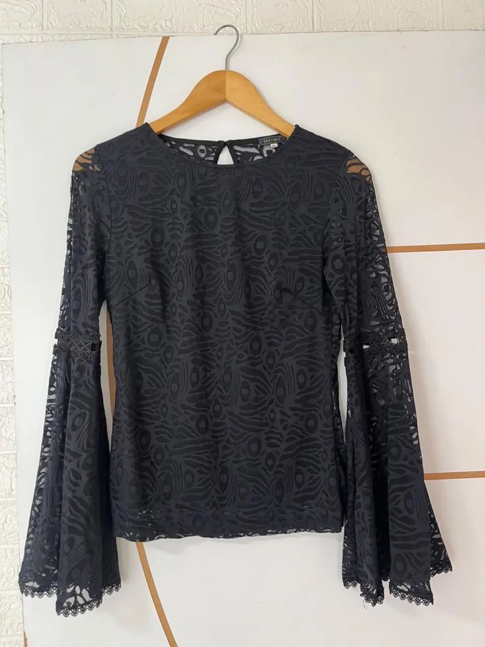 Blusa feminina preta de renda 