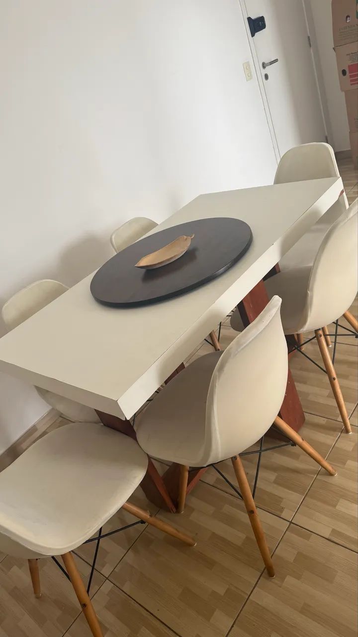 Mesa de Jantar e Cadeiras