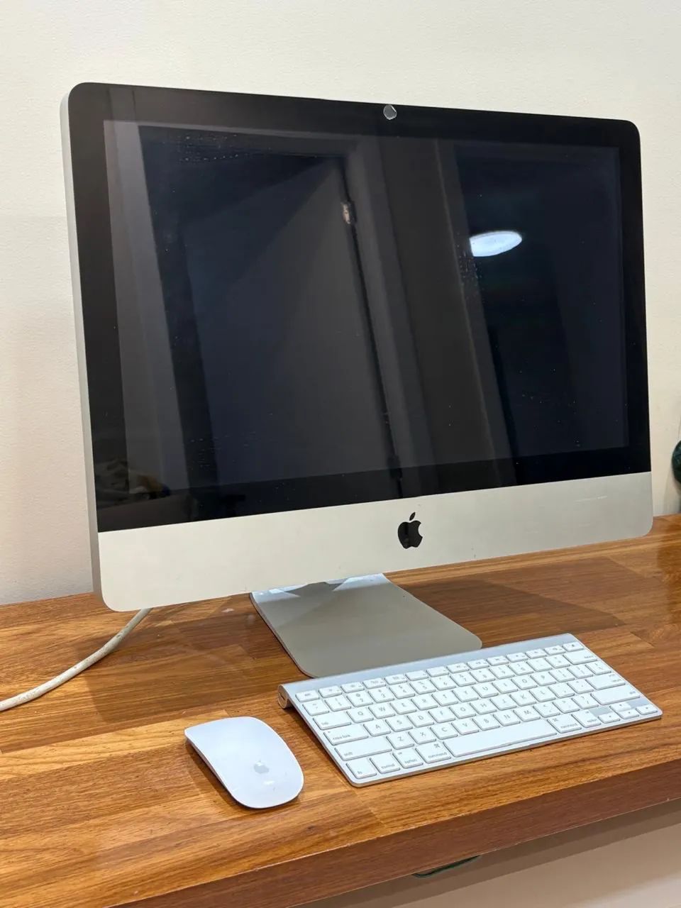 iMac 2011 (21.5 polegadas) Intel i5/ 8GB RAM + Teclado e Mouse