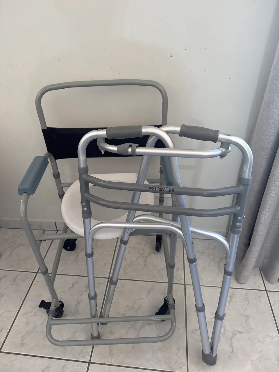 Cadeira de banho e andador