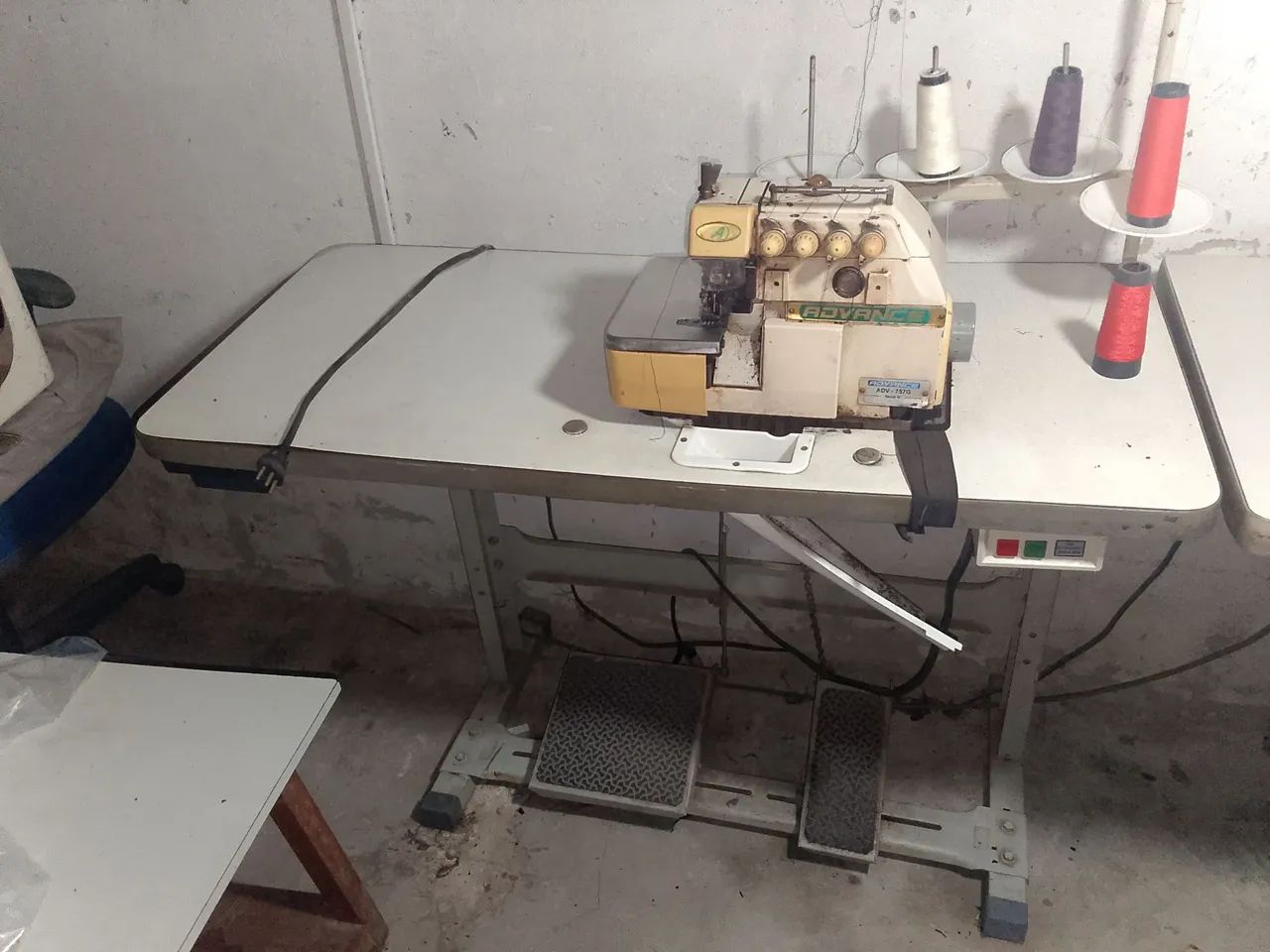 Vendo máquina de costura inteloc  - Foto 3