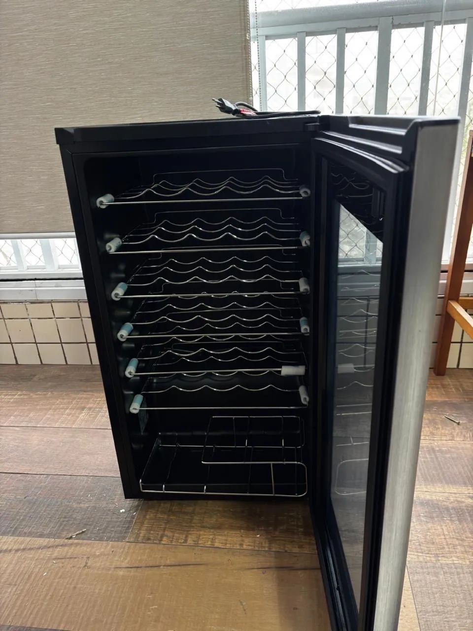 Adega Eletrolux   Nova com 35 garrafas  - Foto 2