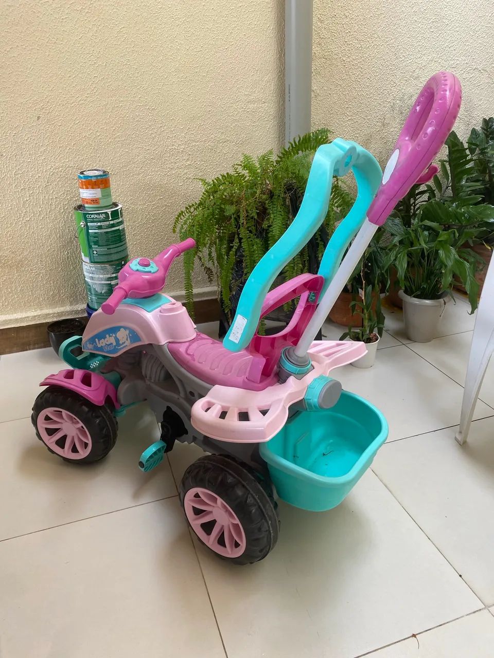Quadriciclo infantil com pedal