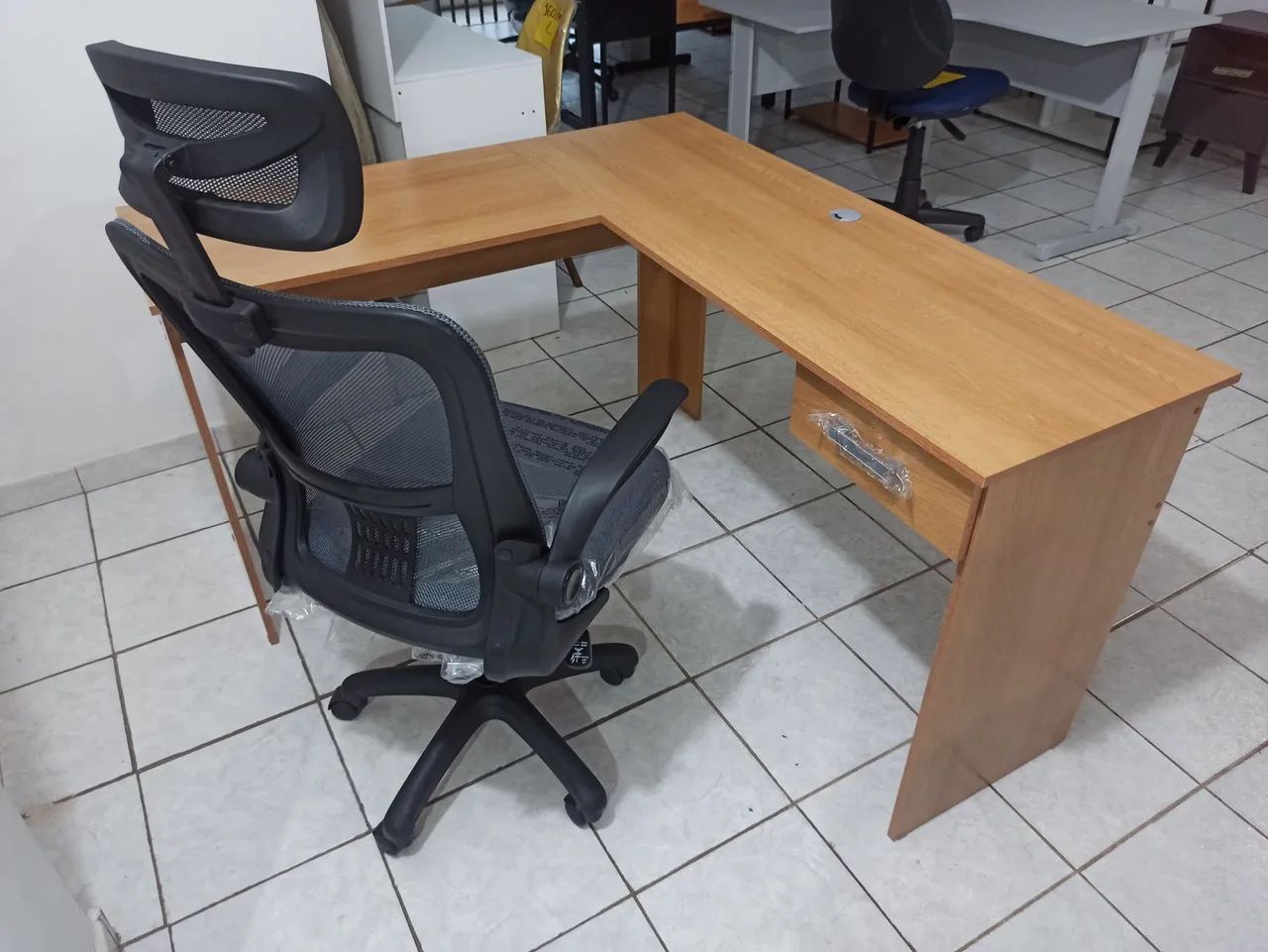 Mesa e cadeira para escritório novos - Foto 2