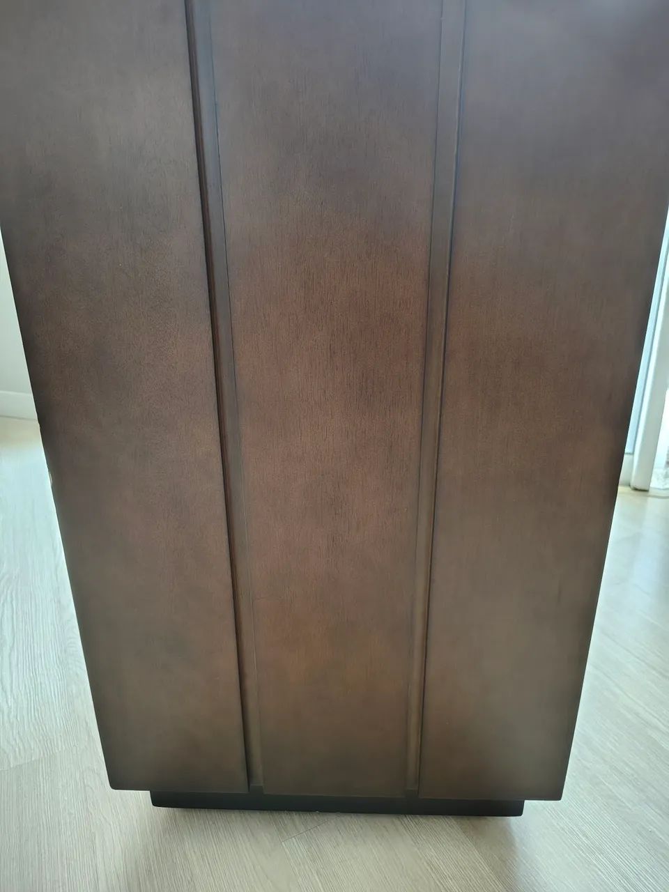 Vendo Mesa Triangular de Vidro com Base em Madeira Linda Perfeito Estado de conservação  - Foto 2