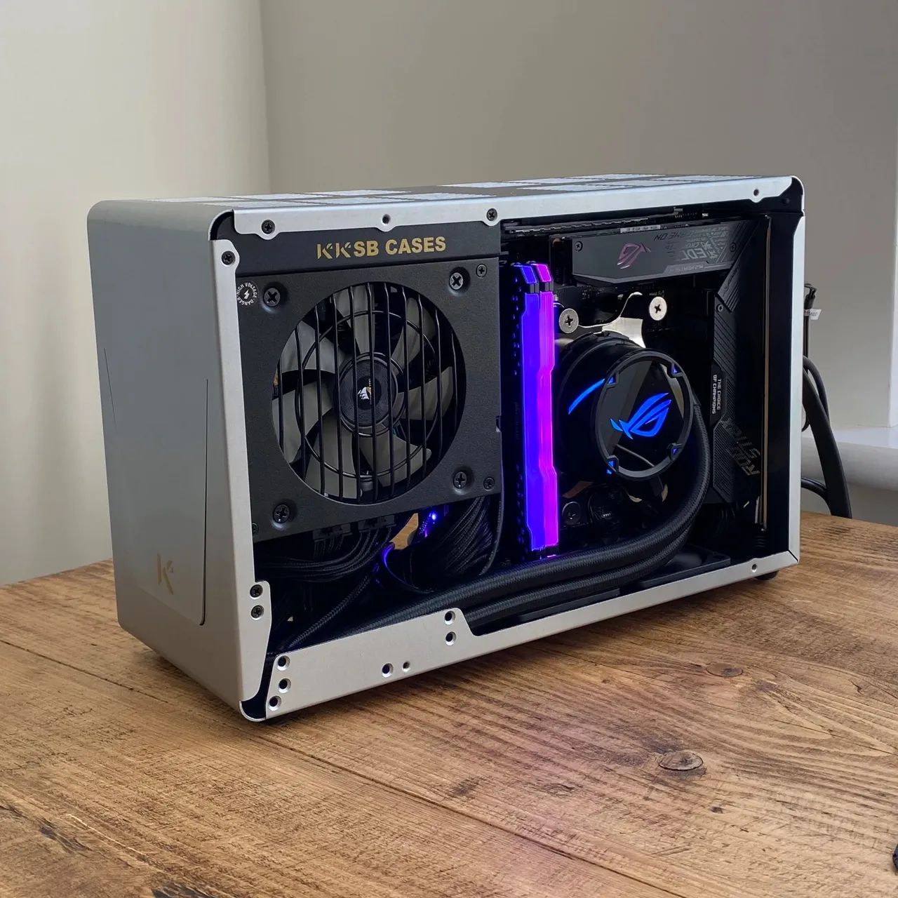 Super PC Gamer compacto 64GB RAM e GPU - Foto 3