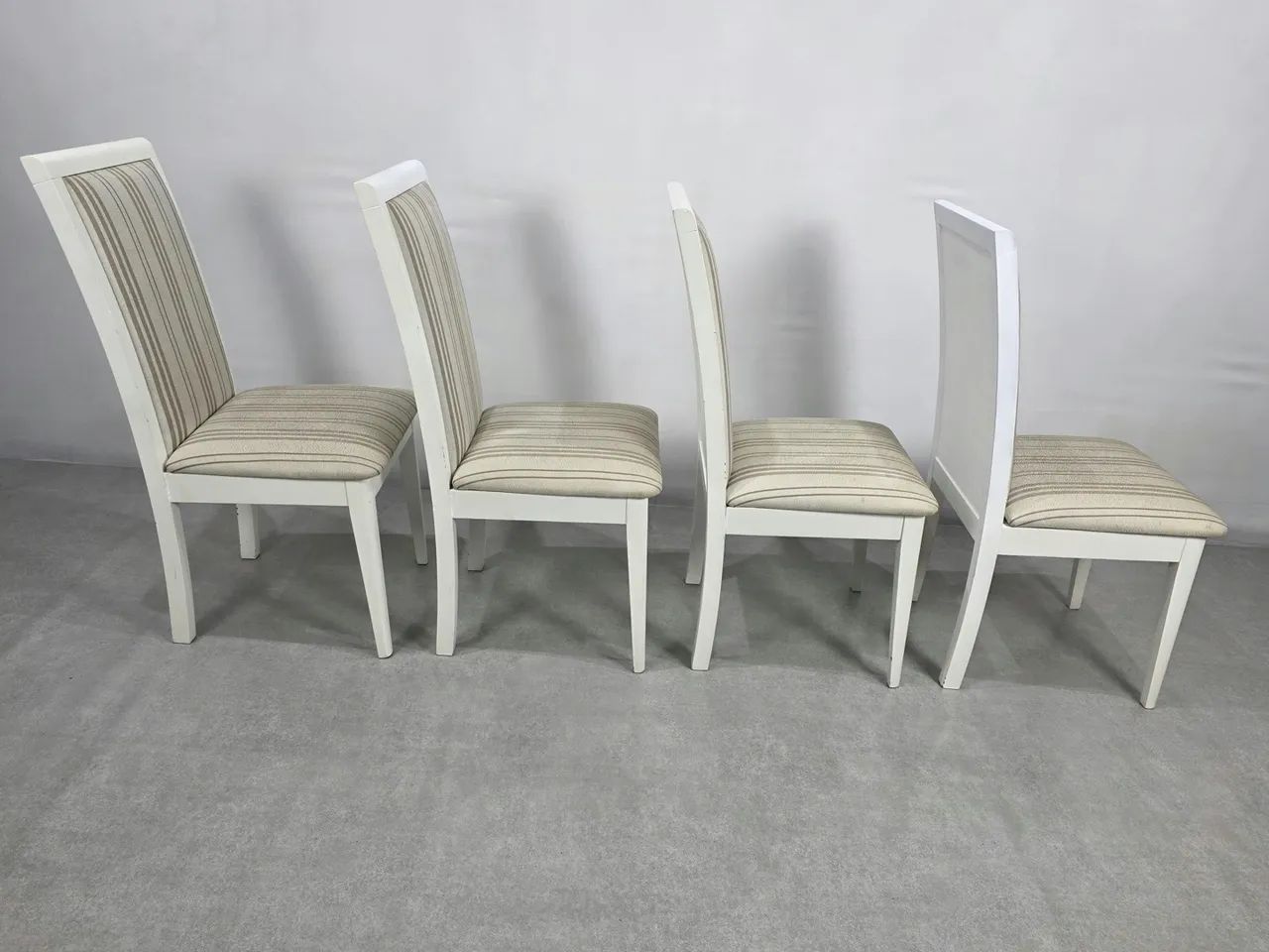 Conjunto de 4 cadeiras de madeira maciça  - Foto 3