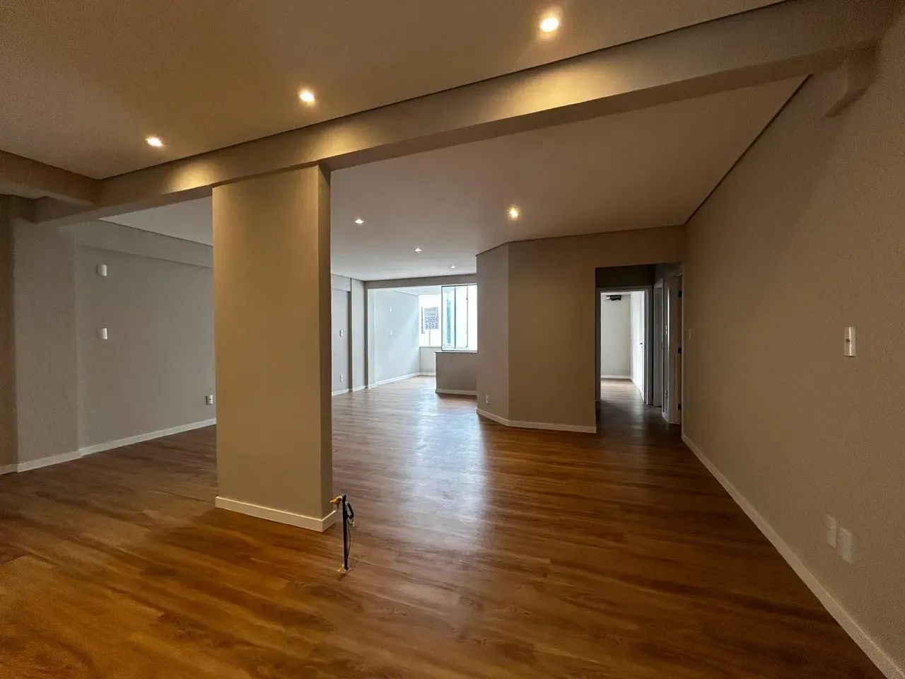 Apartamento para venda com 3 dormitórios no Centro - Florianópolis - SC - Foto 3