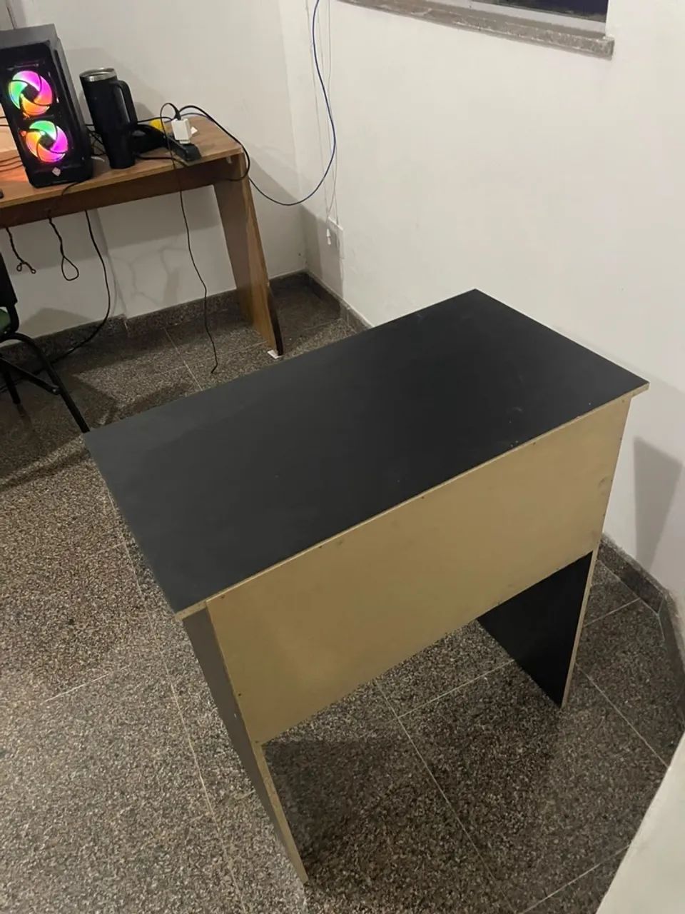Mesa Escrivaninha Compacta Preta para Estudos e Home Office / Notebook - Foto 2