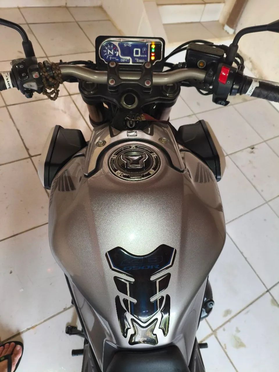 Vendo CB 650 R agora com 5.776 km rodados! - Foto 2