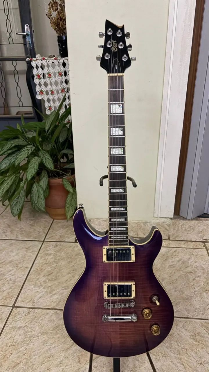 Guitarra Cort M 600
