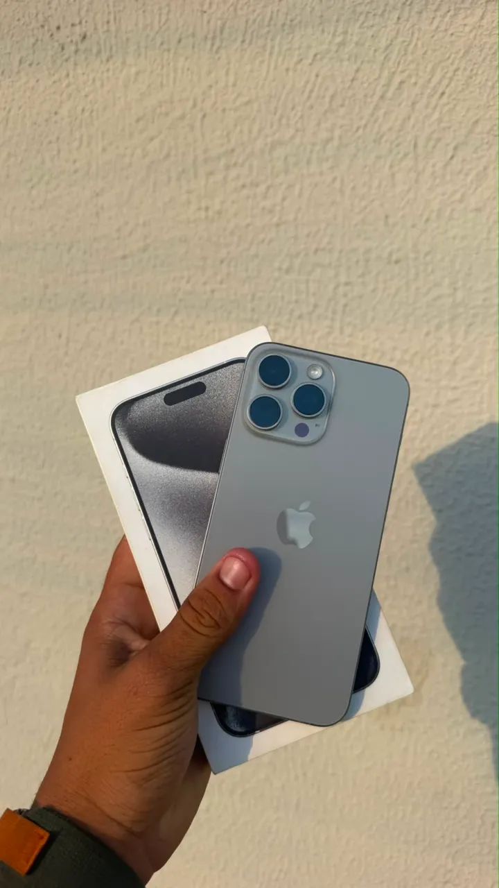 Celular iPhone 15 pro Max 256 g titânio 
