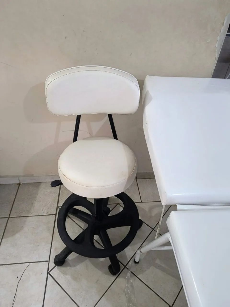 Kit estética (maca, mocho, carrinho auxiliar e escada) - Foto 3
