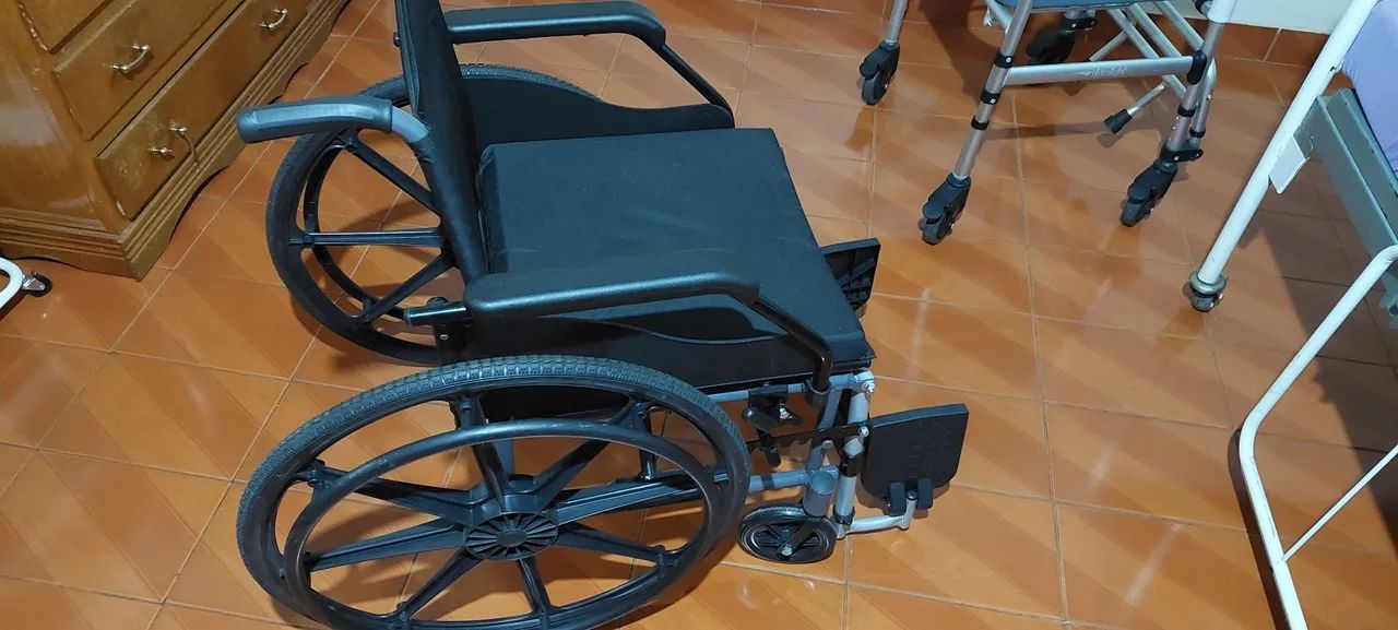 Vende-se cadeira de rodas  - Foto 5