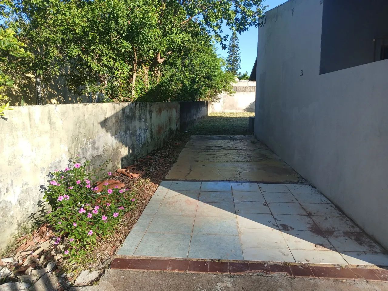 Vendo terreno plano e murado