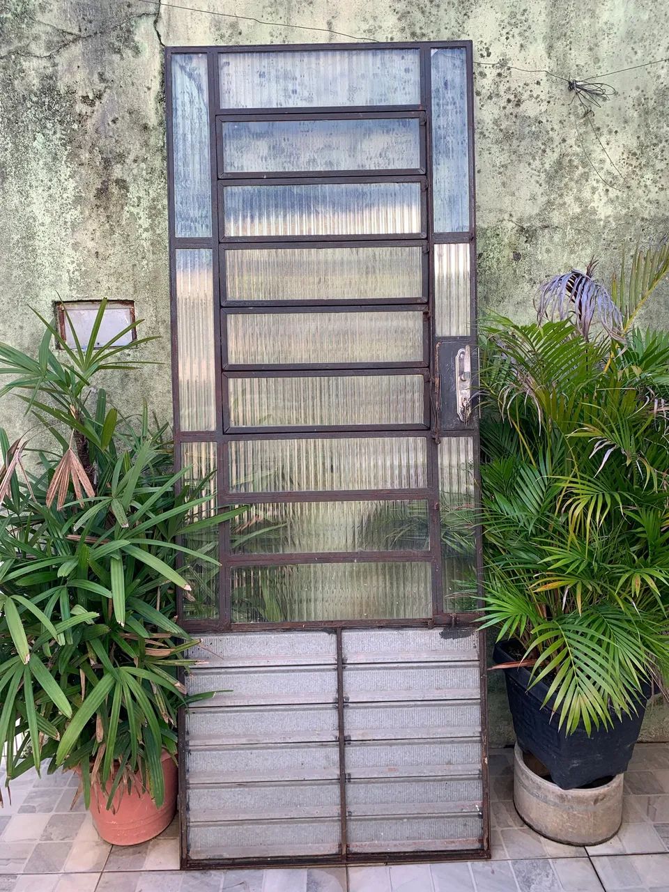 Porta de aço com basculante 