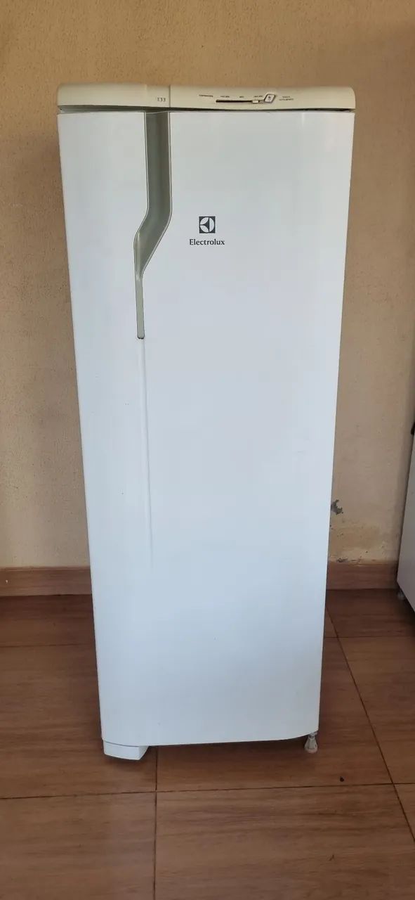 Vendo Geladeira Eletrolux 