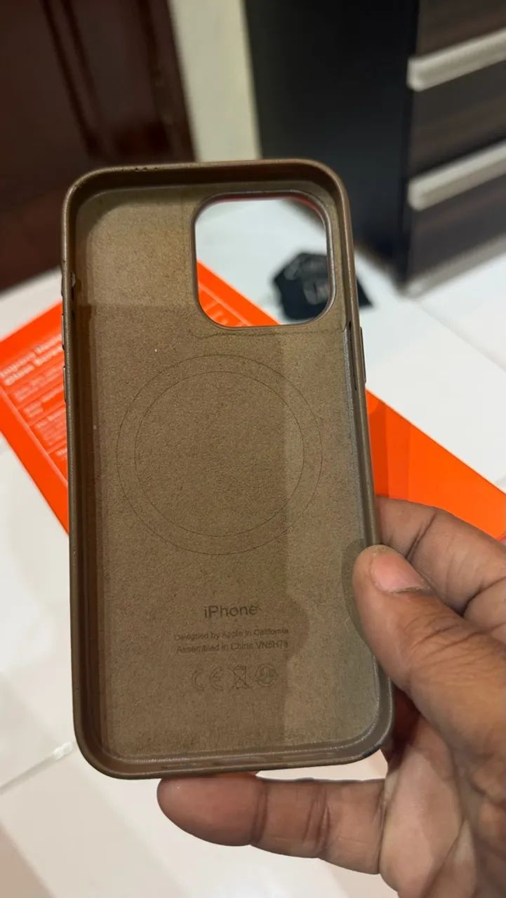 Capa de couro e película IPhone 15 pro Max - Foto 2