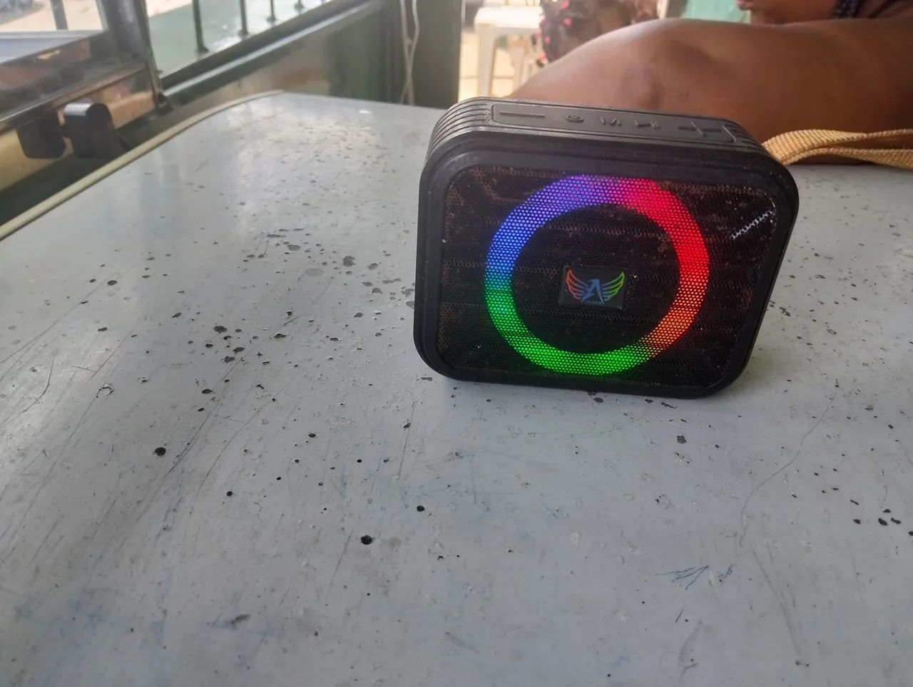 Caixa de som preta  - Foto 3