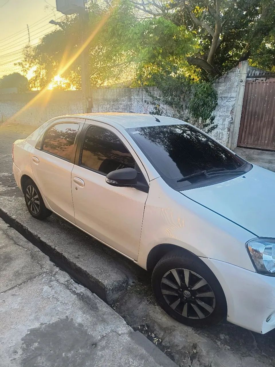 Toyota Etios ETIOS PLATINUM Sed. 1.5 Flex 16V 4p Mec. 2015