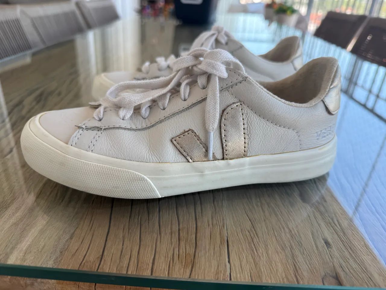 Tênis VERT off white com dourado 35  - Foto 3