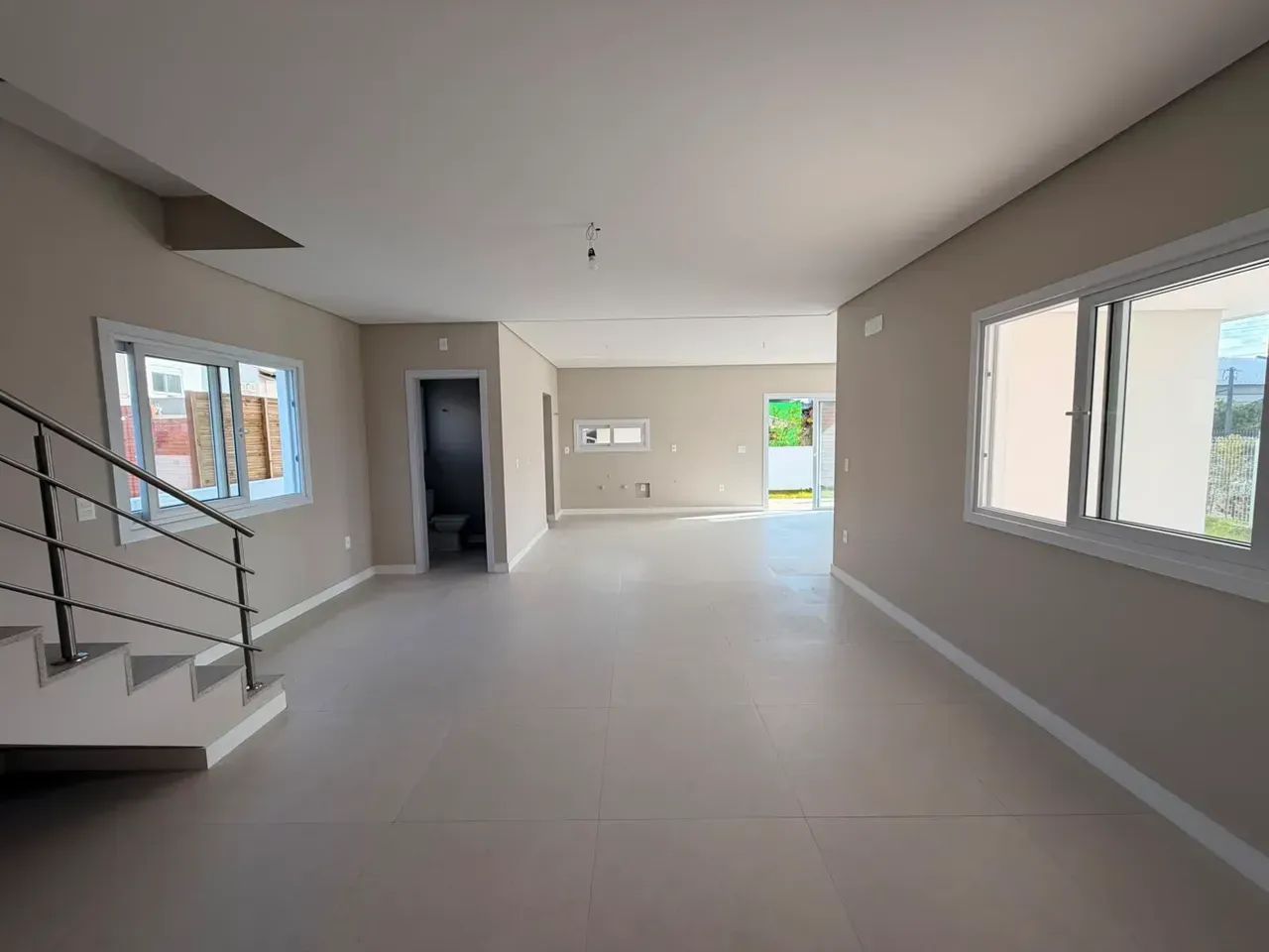 Casa Nova à Venda na Praia da Daniela - Florianópolis  Sofisticação, Conforto e Qualidade  - Foto 5