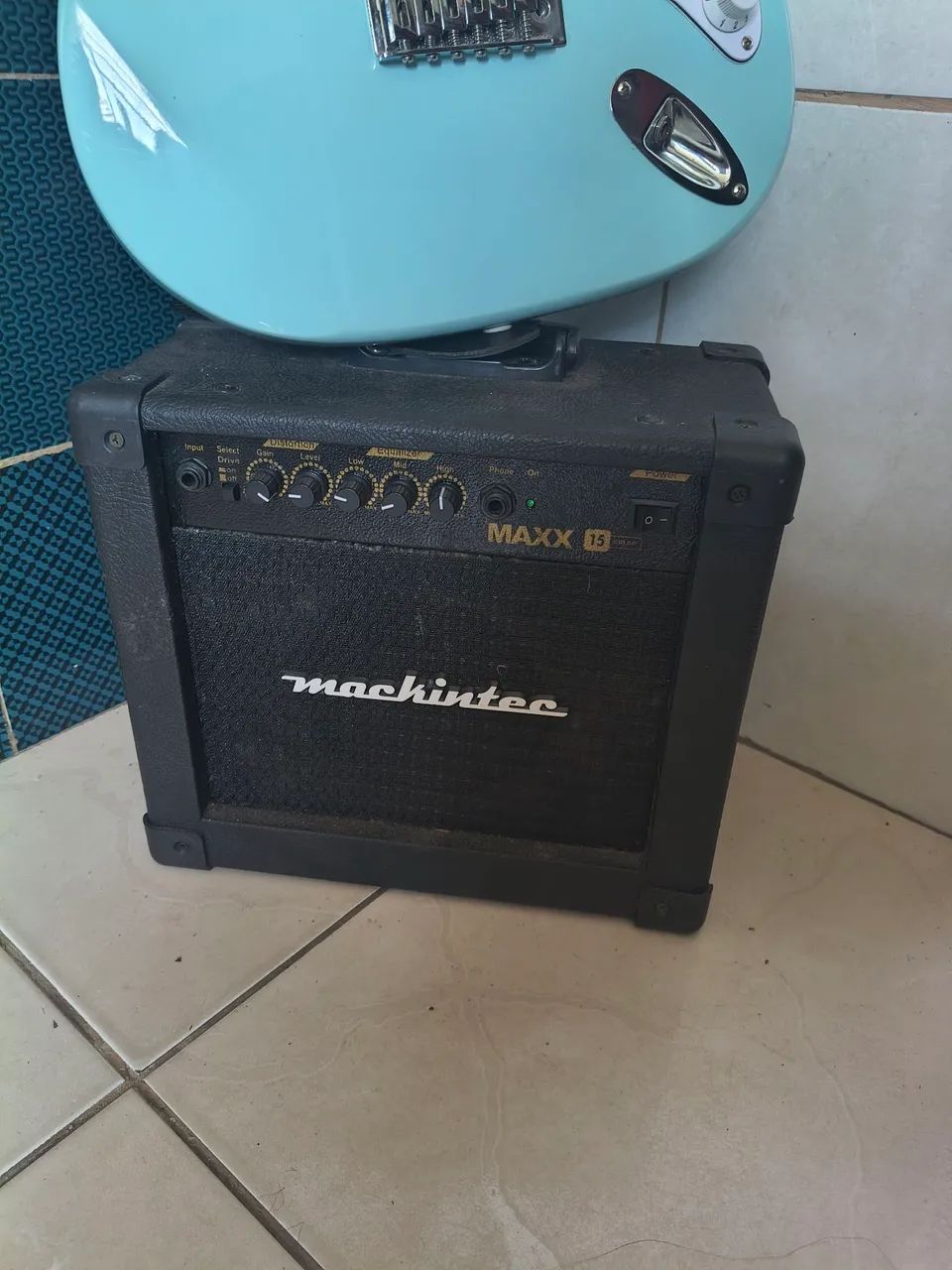 Guitarra Waldman com amplificador  - Foto 2