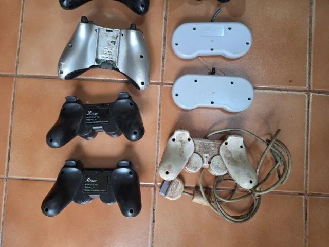 Lote controles no estado Xbox Playstation - Foto 2