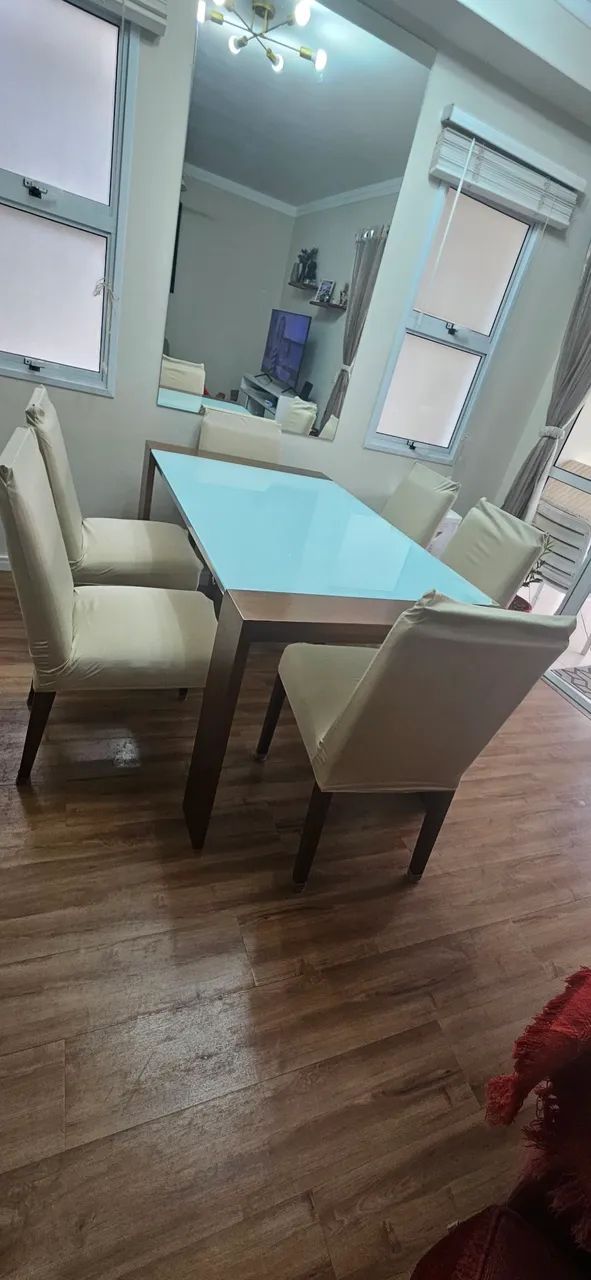 Mesa de Jantar Retangular em Madeira e Vidro (1,60m x 0,90m) + 6 Cadeiras