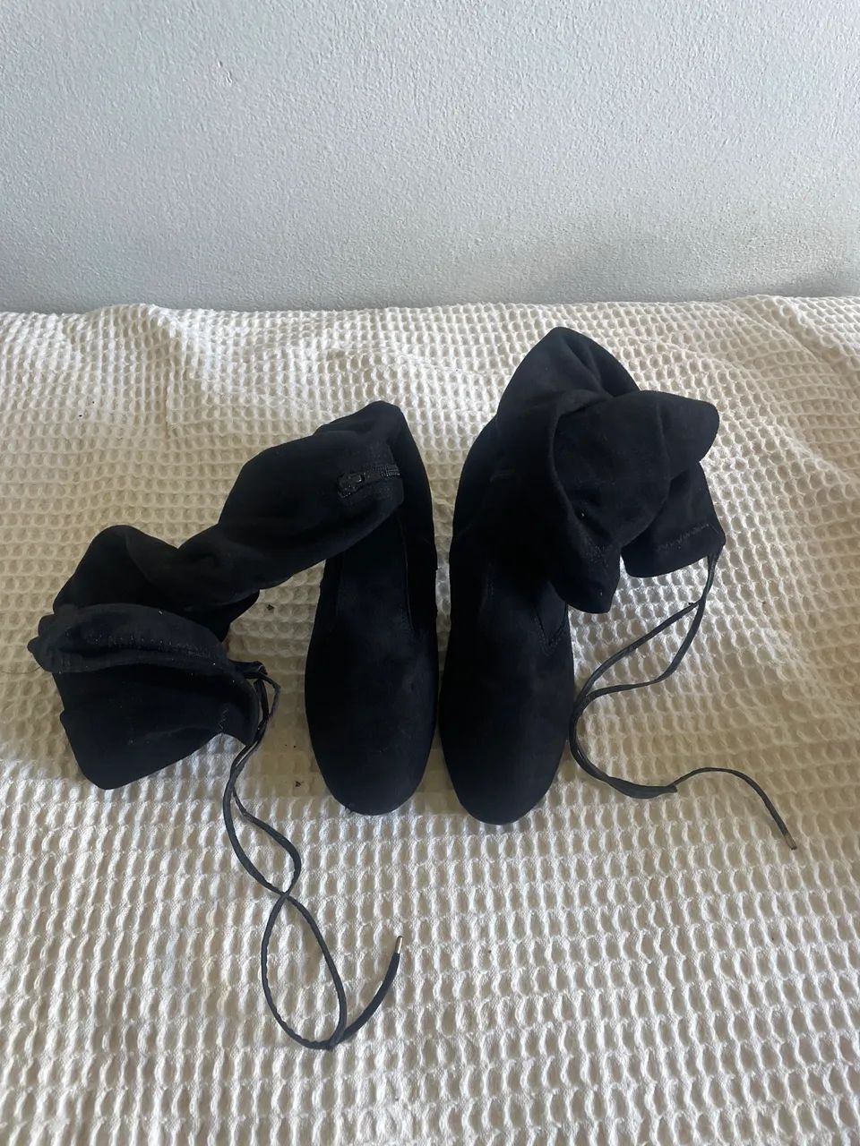4 pares de calçados 