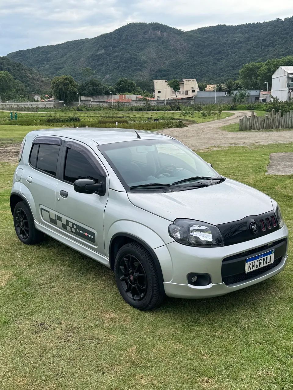 Fiat Uno Sporting 1.4 EVO Fire Flex 8V 4P 2012 - Foto 3