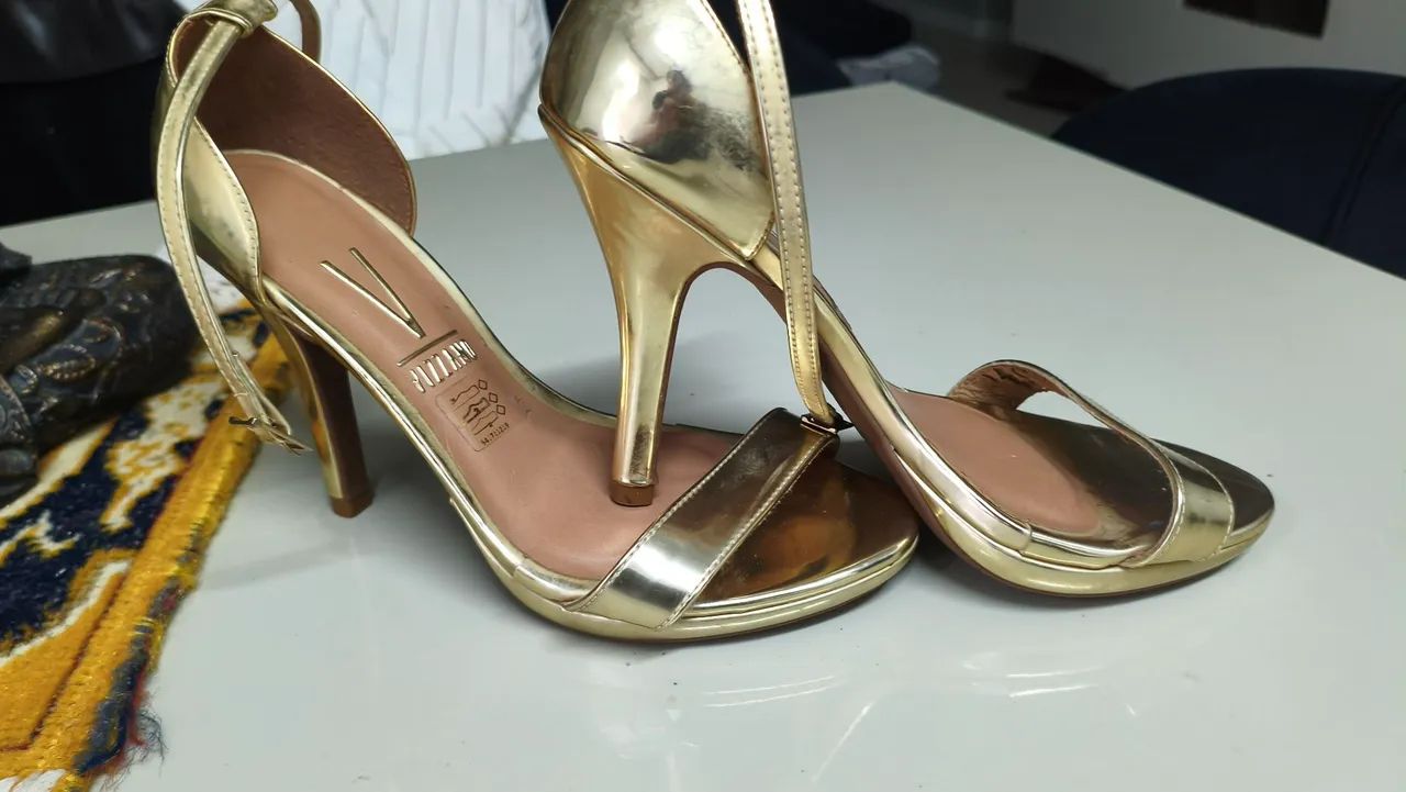 Sapatos e sandálias 60,00 cada - Foto 4