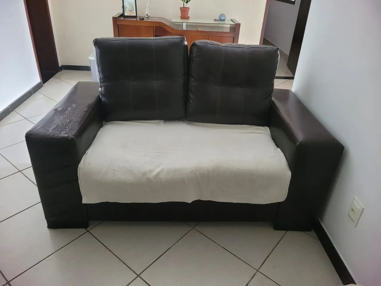 Sofá para doação, necessário reparo - Foto 2