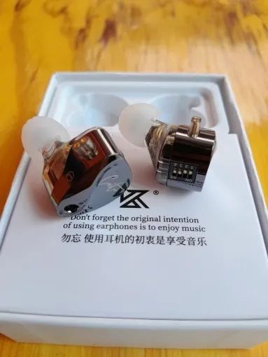 Fone Kz Castor 4 Drivers e Switch para Equalização