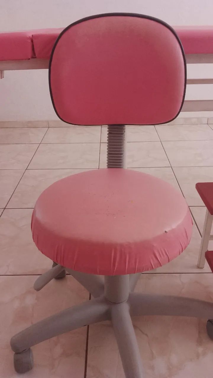 Kit completo: Maca fixa para salão com cadeira, escada, luminária e esterilizador. - Foto 3