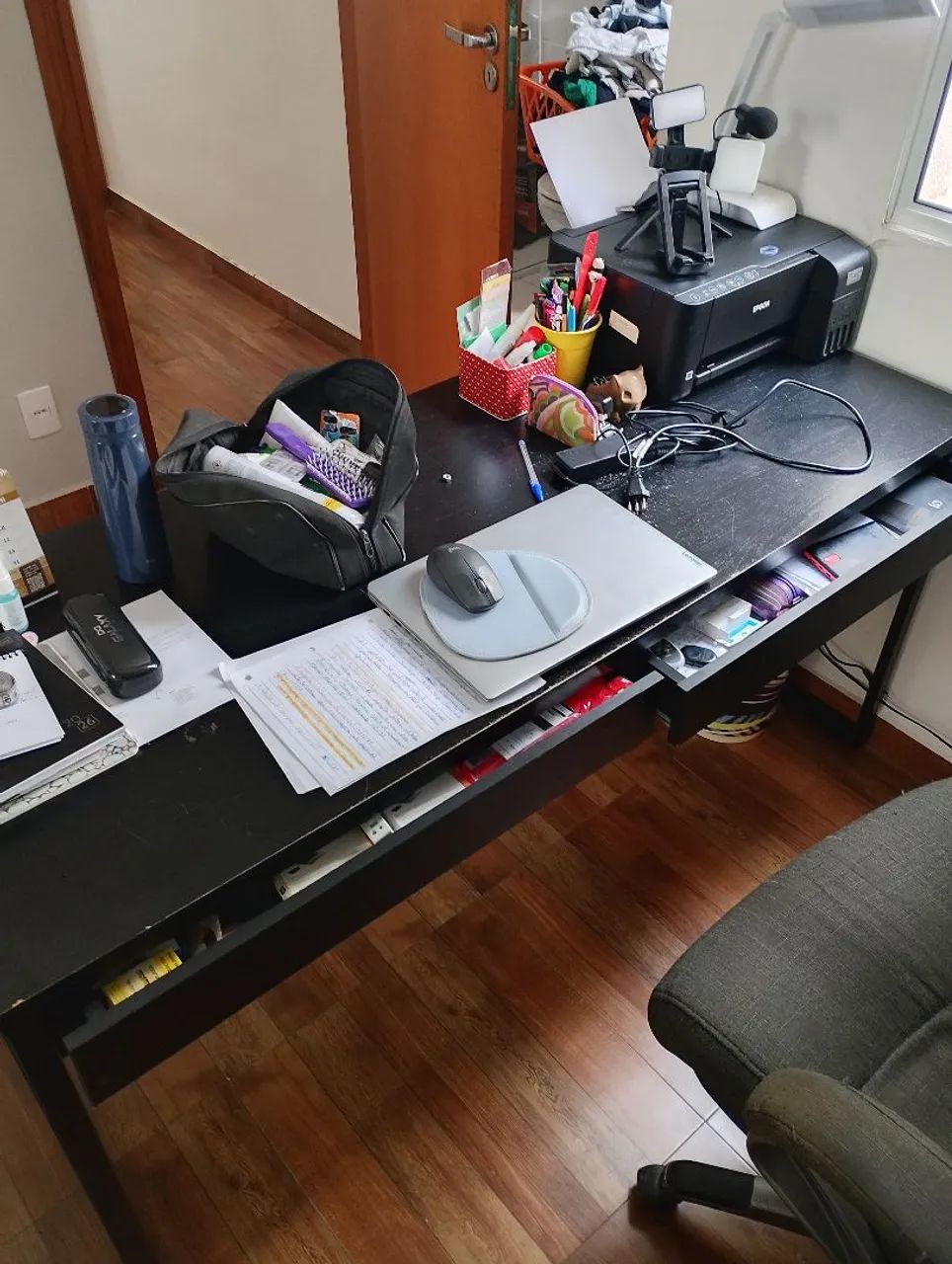 Mesa escritório com gavetas