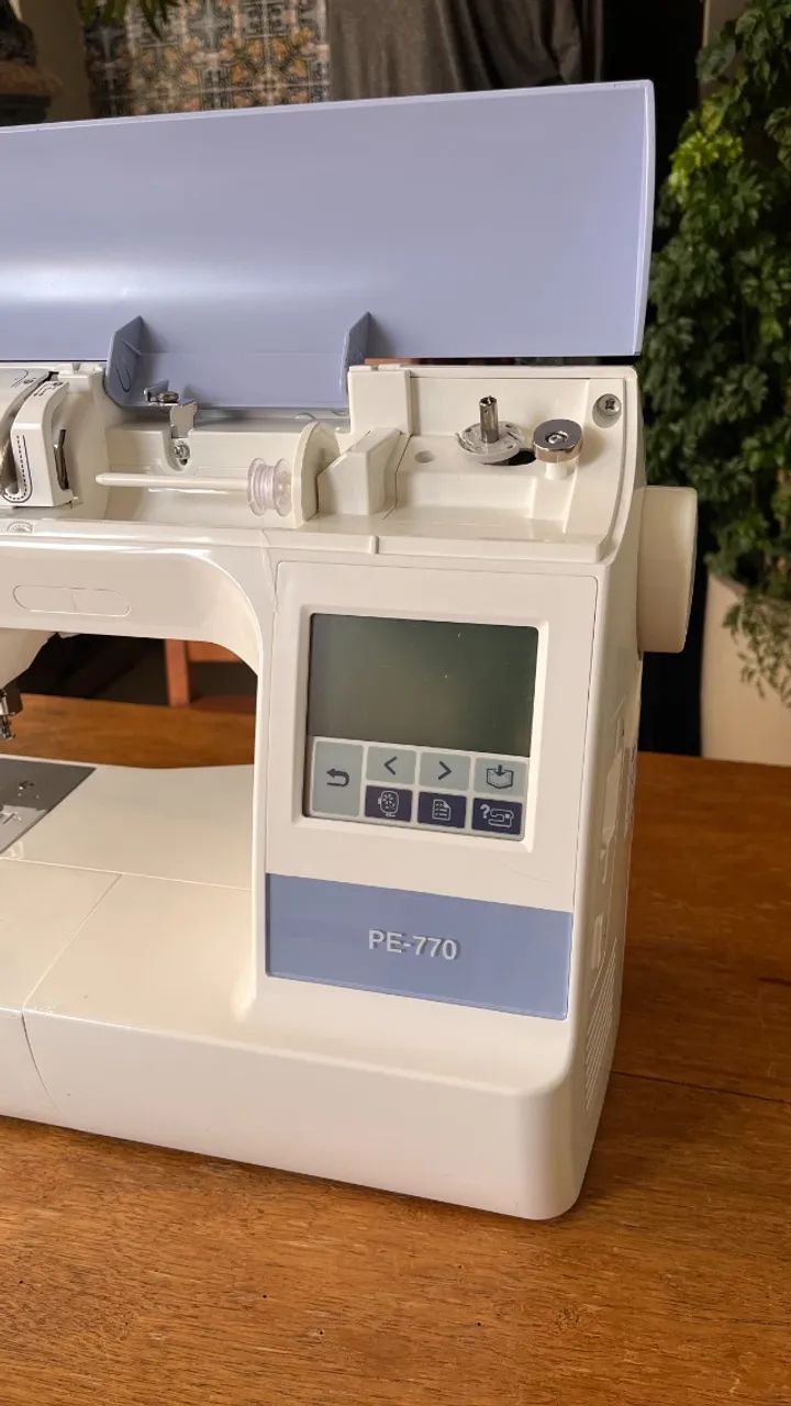 Vendo Máquina de Bordar Brother PE-770