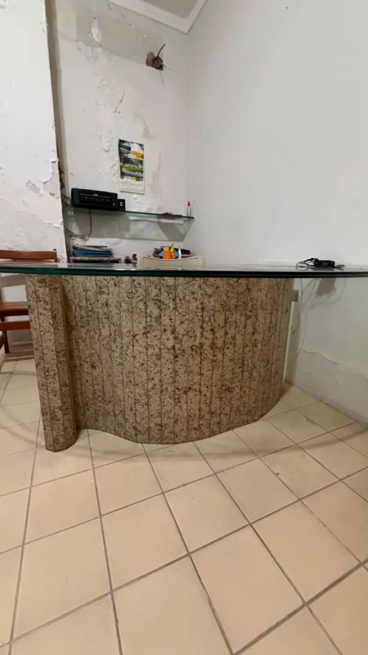 MESA DE ESCRITORIO EM GRANITO E VIDRO TEMPERADO - Foto 3