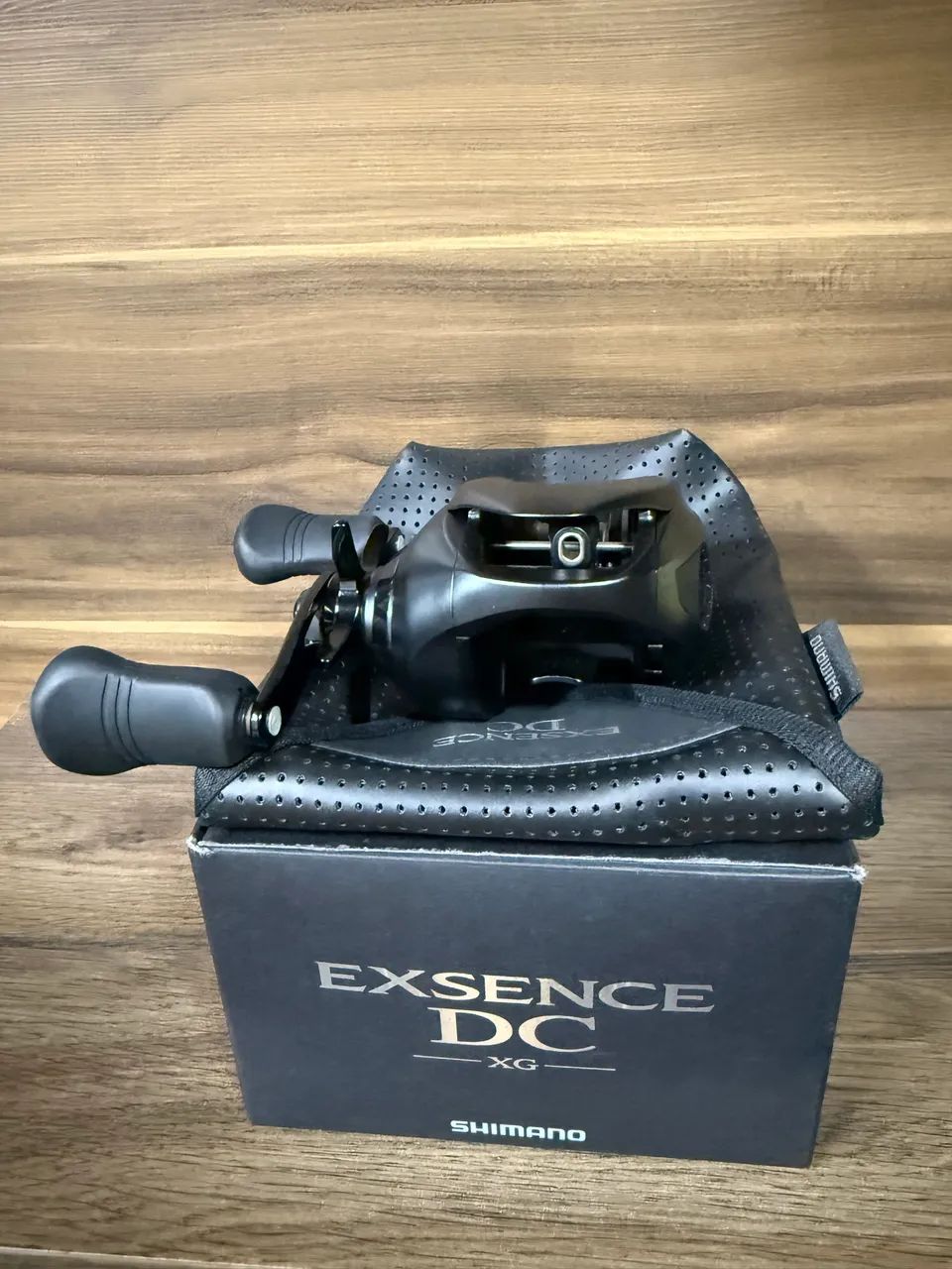 Carretilha Shimano Exsence Dc Xg Left Cor Preto Lado Da Manivela