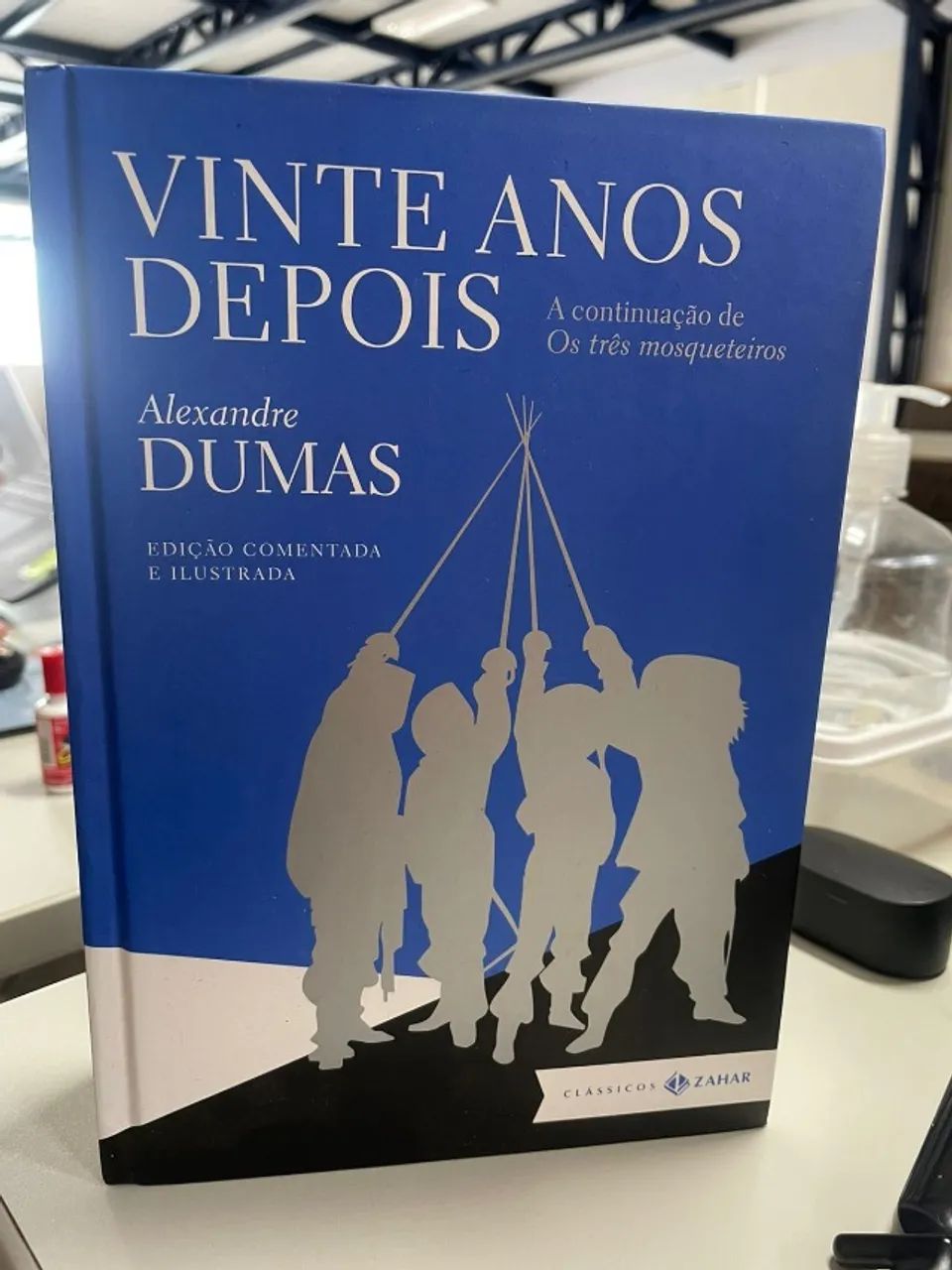 VINTE ANOS DEPOIS: EDIÇÃO COMENTADA E ILUSTRADA