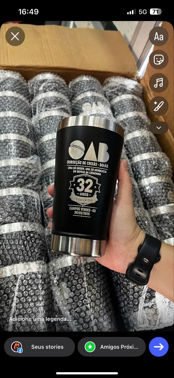 Copos e garrafas personalizadas acabamento premium 