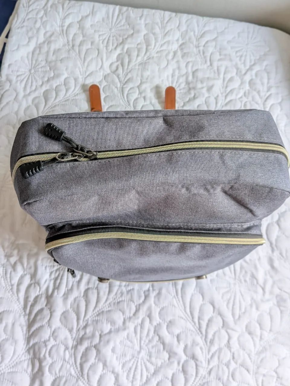 Mochila wowang cinza com detalhes em caramelo - Foto 2