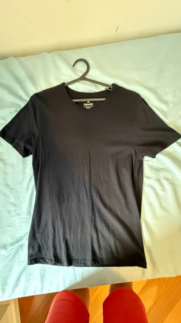 2 Camisas Hering Cinza e preta XP - Foto 4