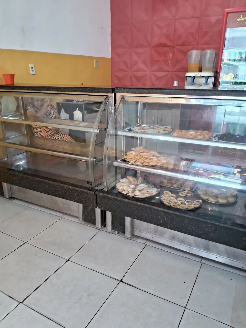 Vendo balcão de padaria em excelente estado