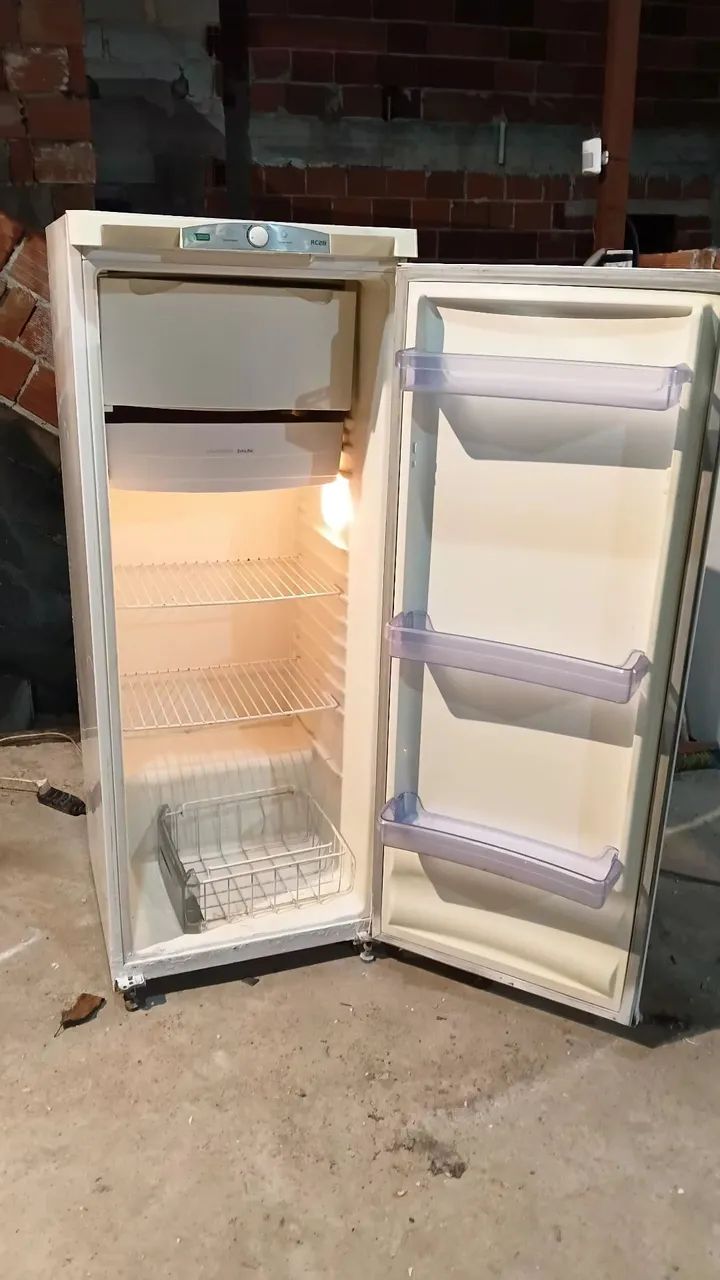 Vendo Geladeira com entrega grátis - Foto 3