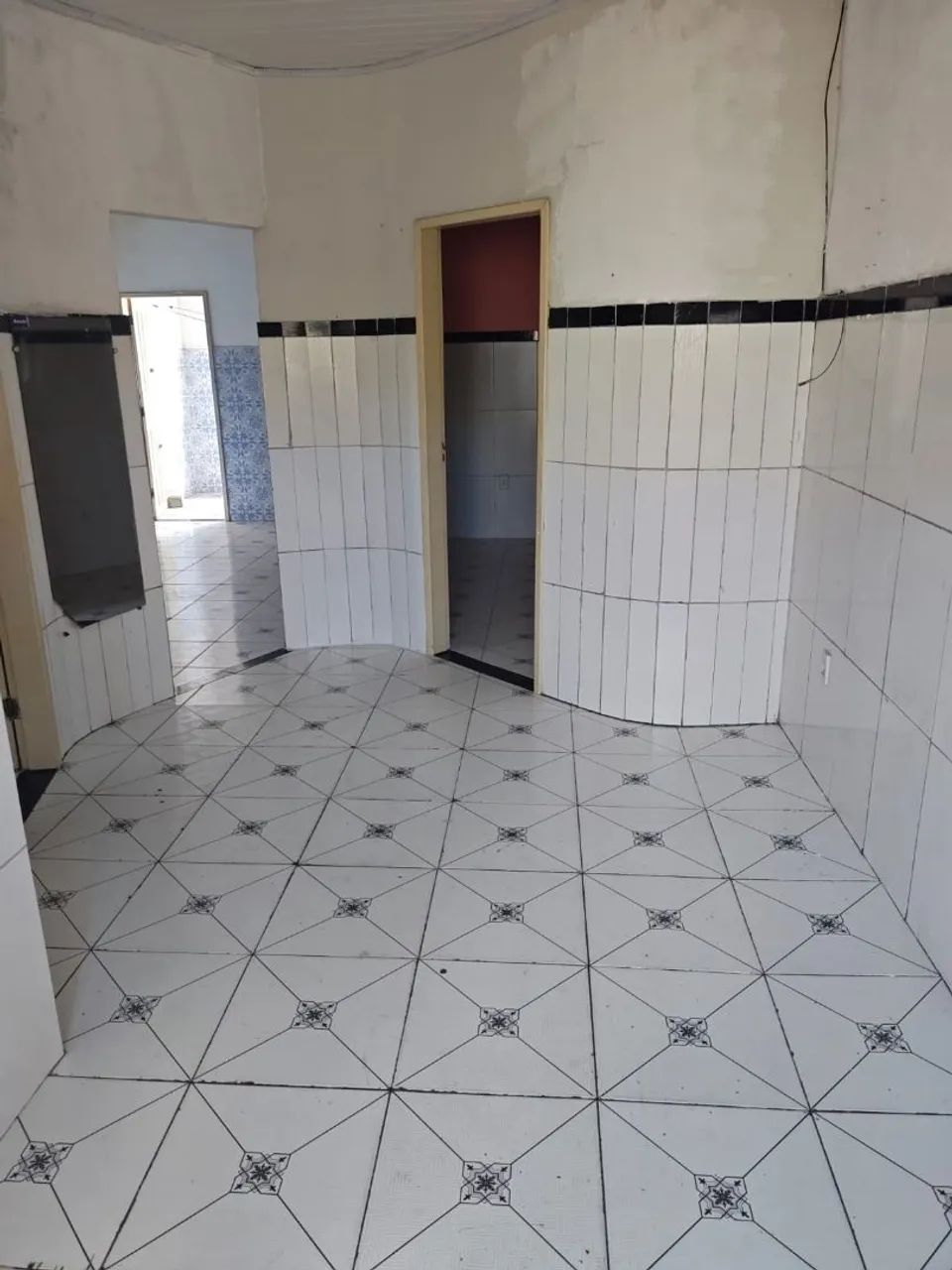 Aluga -se uma casa  no 1 andar