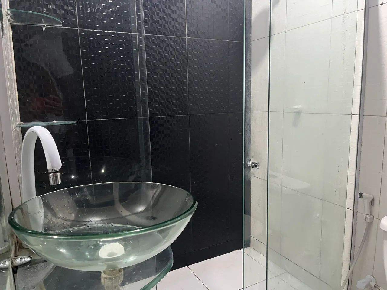 Casa com 2/4 e ponto comercial no Clima Bom