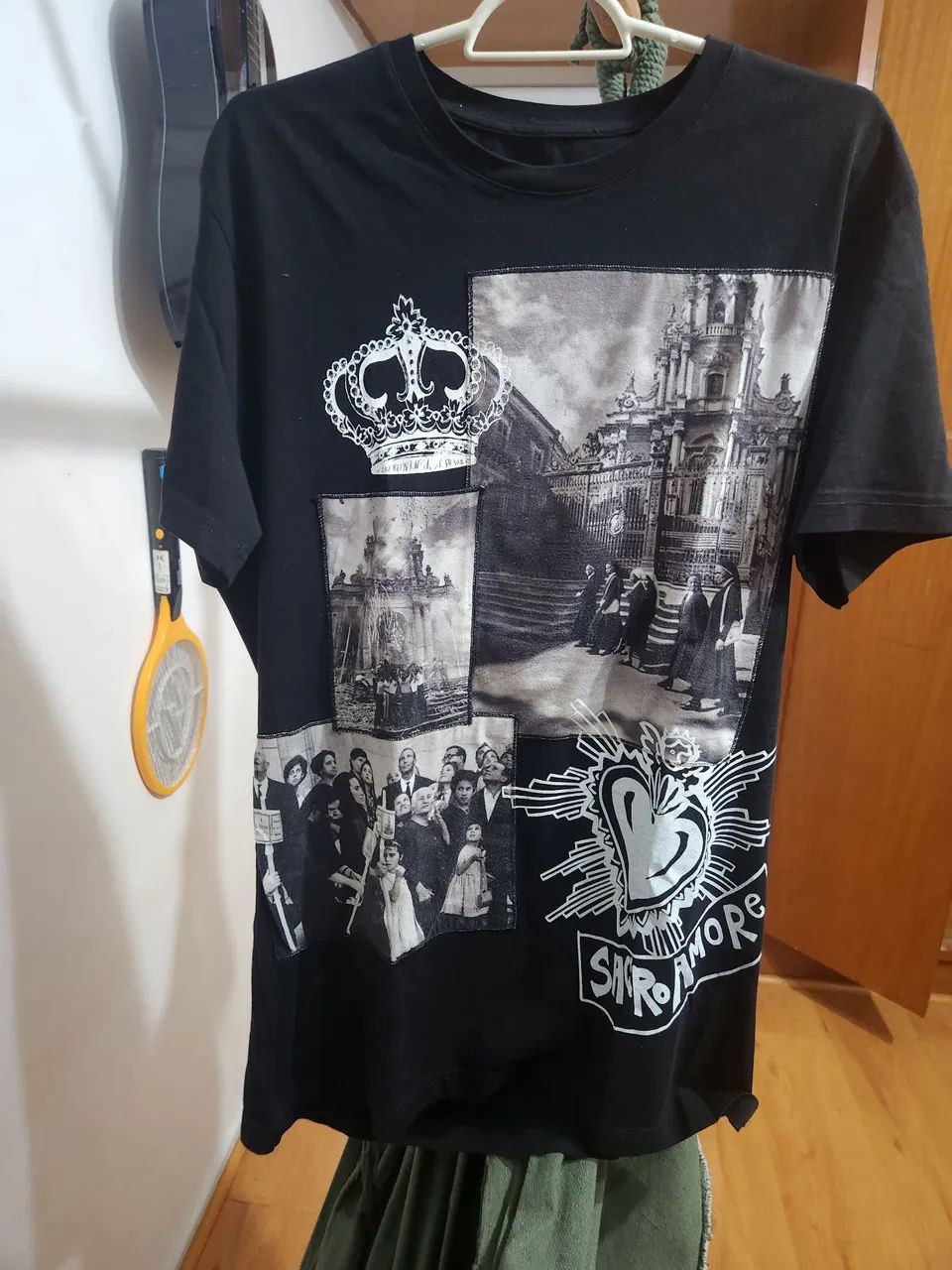 Camiseta Original Dolce & Gabanna - Sacro Amore - Roupas