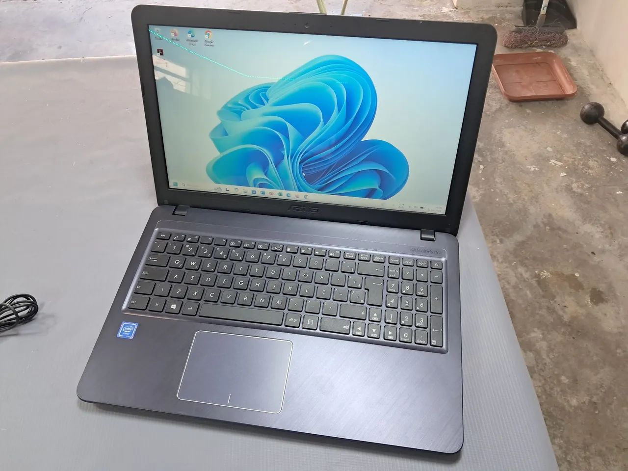 Notebook Asus cpu1.1ghz 4gb ram dr4 barateza