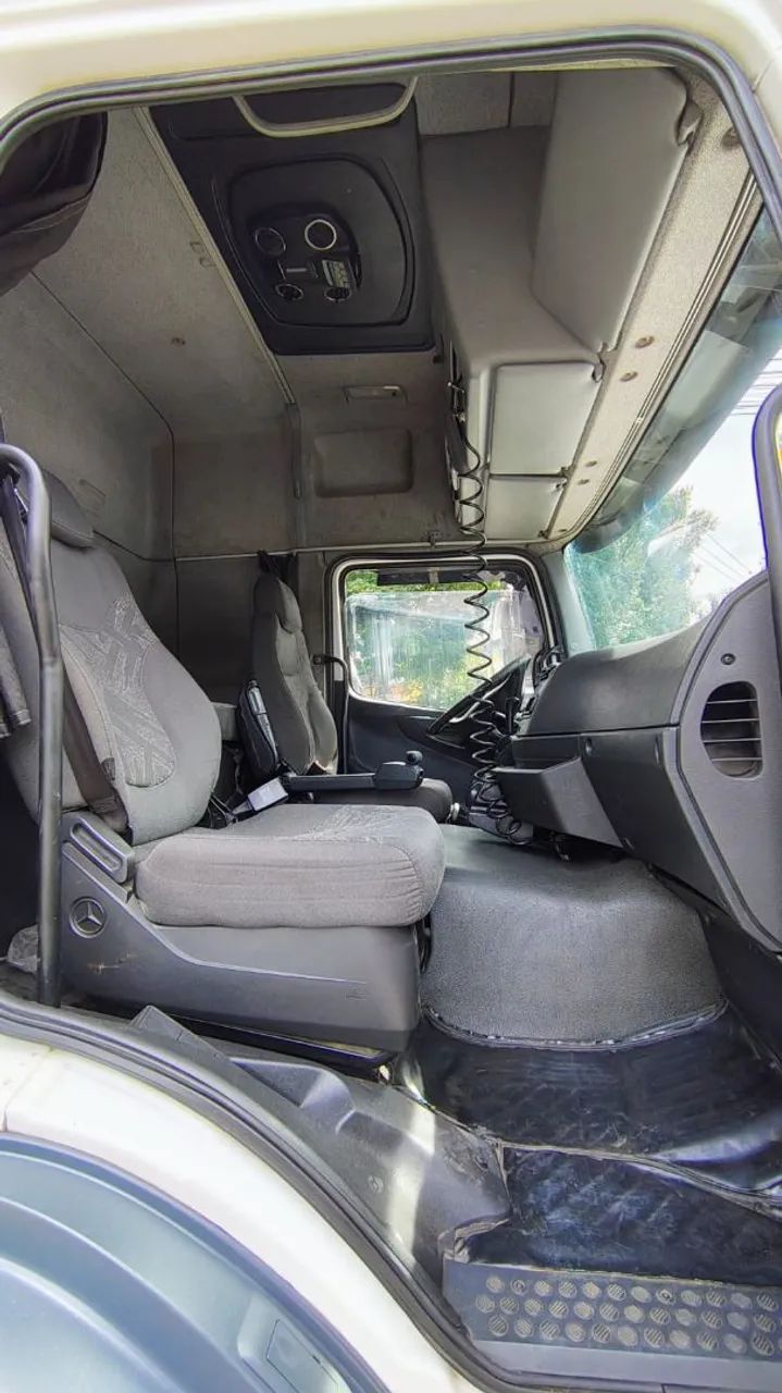 Axor 2544 2013 teto alto automático extremamente novo  - Foto 8
